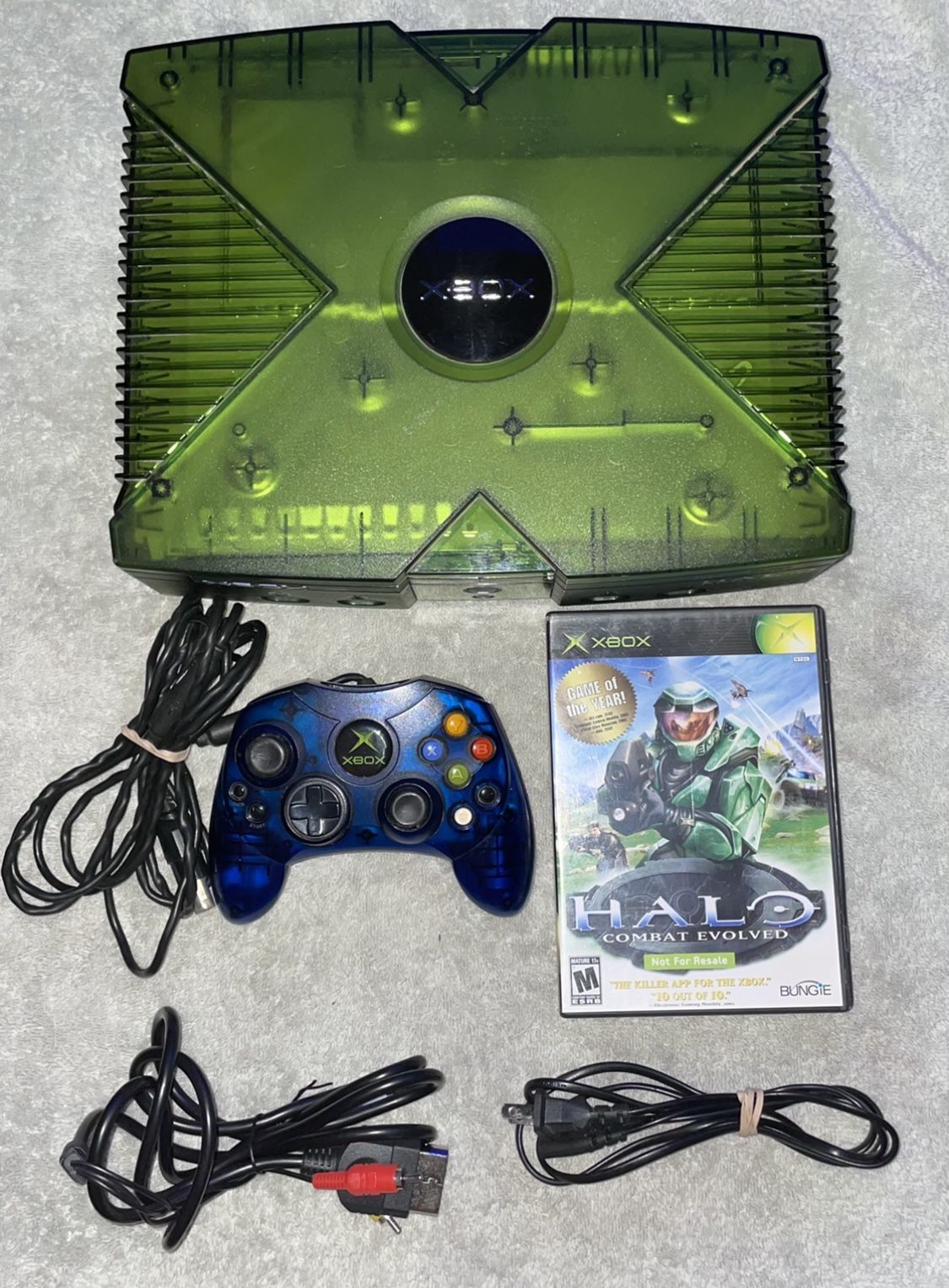 GREEN ORIGINAL XBOX HALO SPECIAL EDITION CONSOLE WITH VIDEO GAME & CONTROLLER