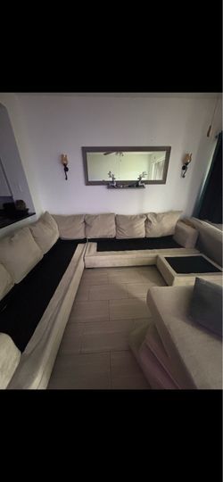 NICE CLEAN COUCH