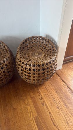 Woven swivel chairs