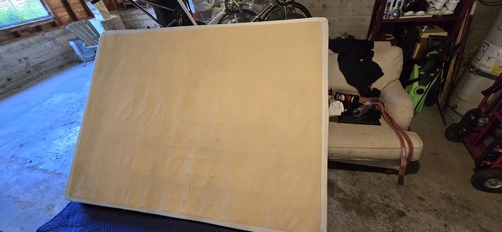 FREE – Stearns & Foster Low Profile Box Spring / Mattress Foundation