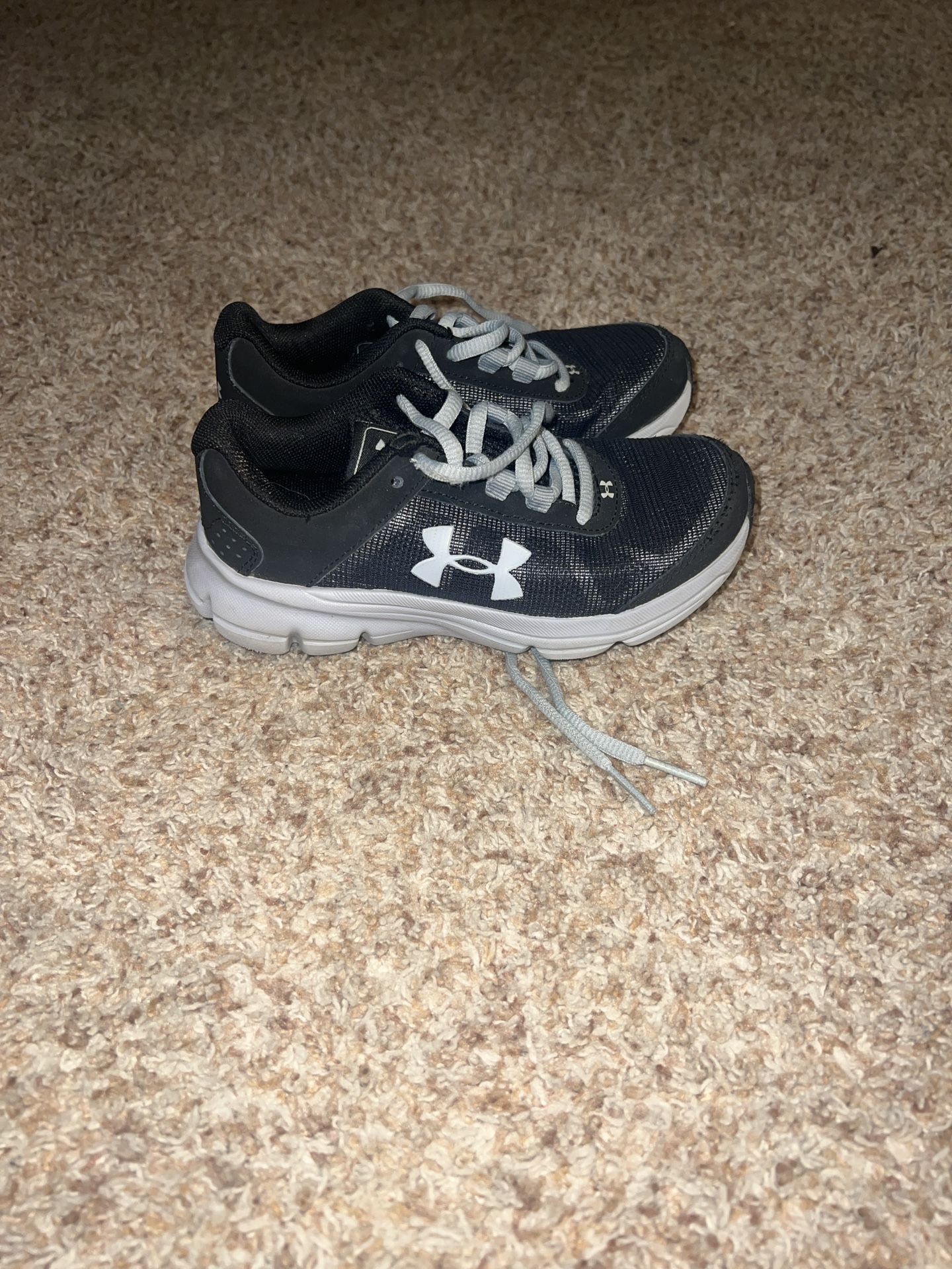 UNDER ARMOUR toddler BOY'S SNEAKERS SIZE 12K BLACK/WHITE/GREY
