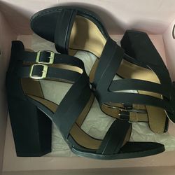 NEW WOMEN 👠 SIZE 8