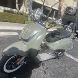 2014 Daix Moped/Vespa Scooter