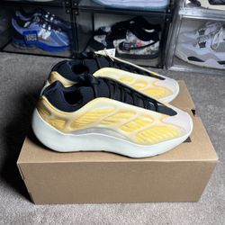 Size 8.5 - adidas Yeezy 700 V3 Mono Safflower NEW! FAST!