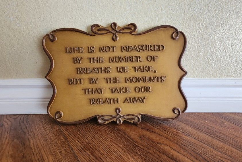 Vintage Resin Wall Hanging Decor 14"W x 10"L x 1/2"T