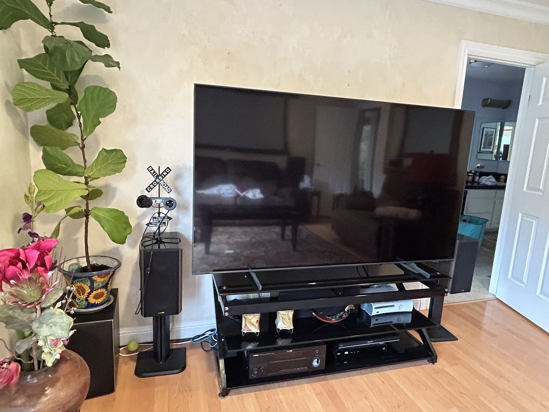 Samsung Extra Large Tv + Tv Stand 