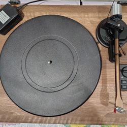 1 BY ONE Bluetooth Turntable