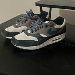 Nike Max 1 Escape
