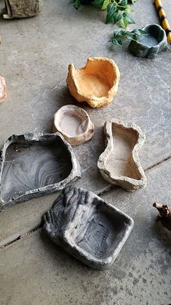 Reptile bowls $5 each $3 for small one