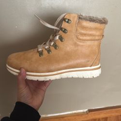 women boots 7.5w