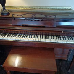 Wurlitzer Piano Vintage FREE DELIVERY Really Good Condition 