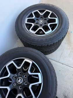 255/70/R18 Ford Bronco wheels & tires