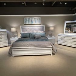 5 Piece Bedroom Set - DELIVERY AVAILABLE !