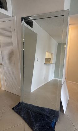 Wall mirror