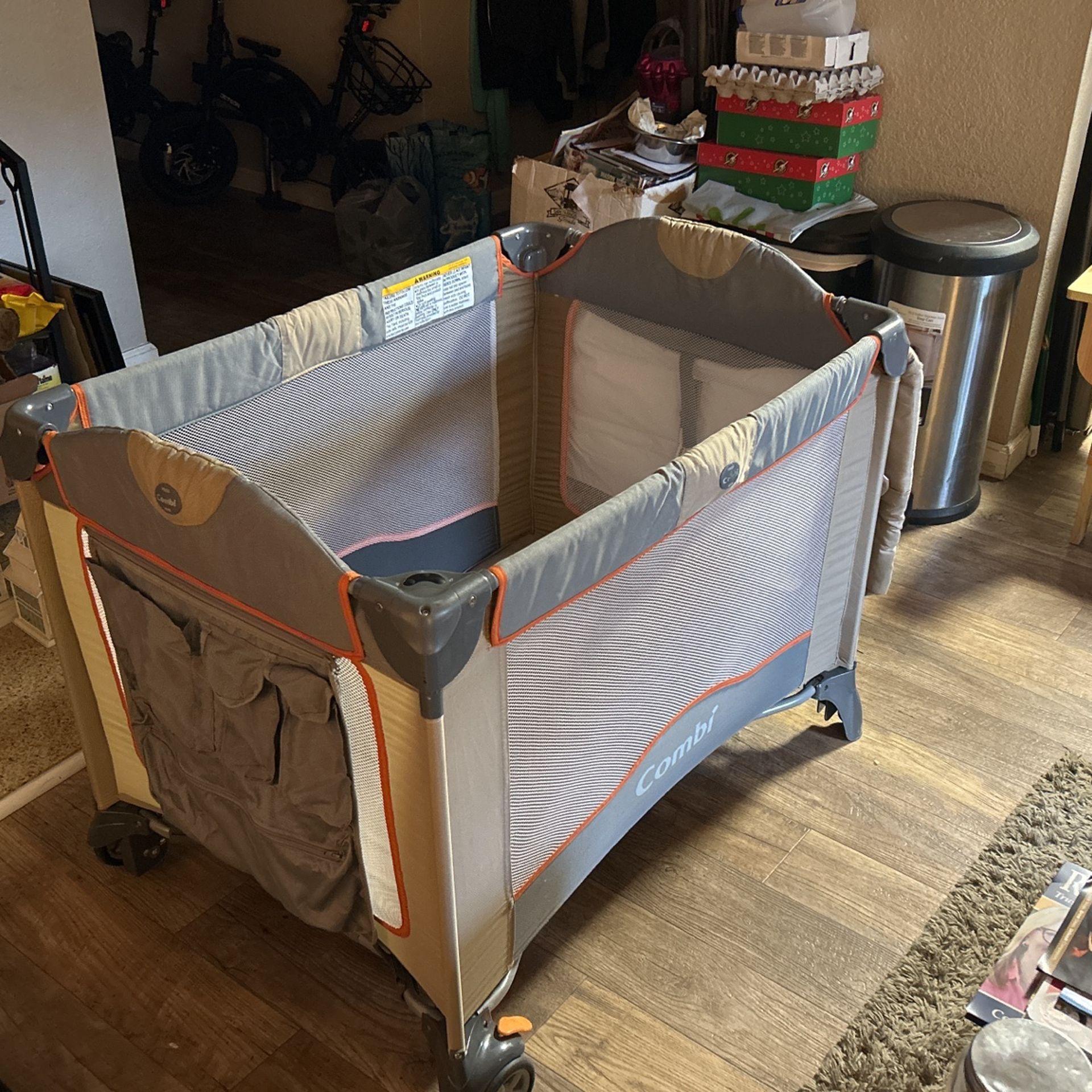 Combi: Playpen, Bassinet & Changing Table