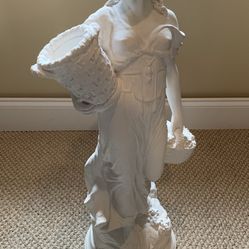 Lady with the basket Statue 