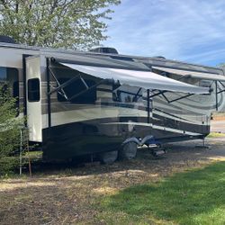 2015 Redwood Crossroads 38KG Luxury coach Full Time Living Trailer 38GK