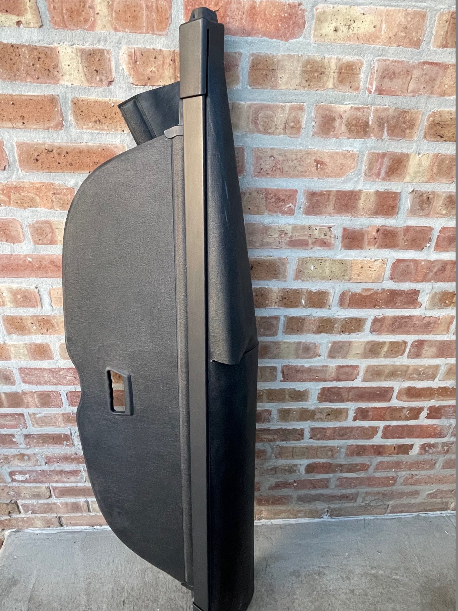 Nissan Retractable Cargo Cover