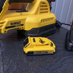 DeWalt Cordless Vacuum 