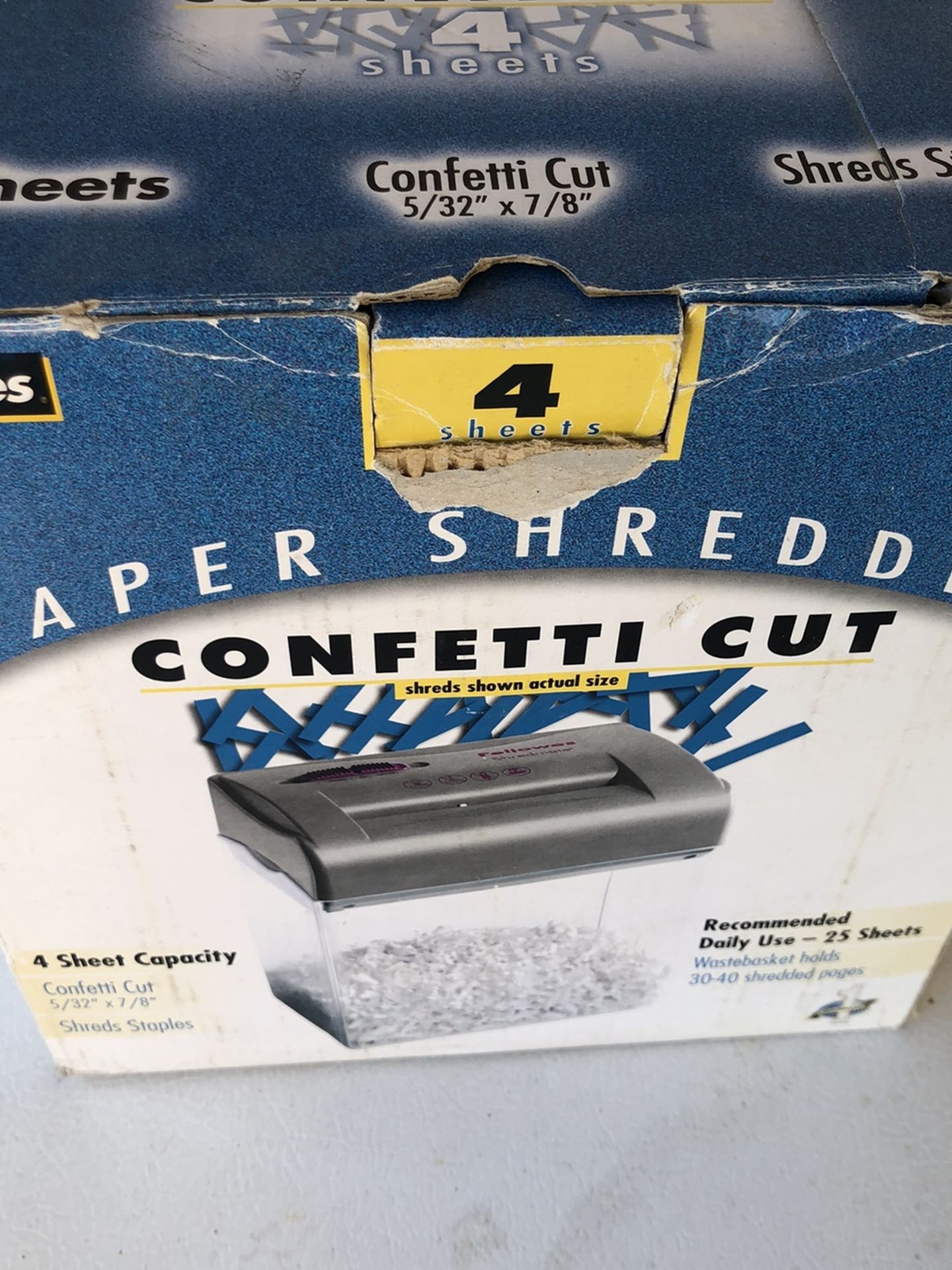 conffetti cut paper shredder