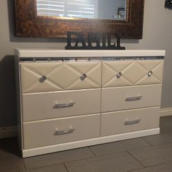 BEAUTIFUL LONG WHITE AND CREAM 6 DRAWERS DRESSER BY ASHLEY FURNITURE 