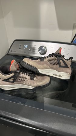 Jordan 4 Taupe Haze Size 9.5