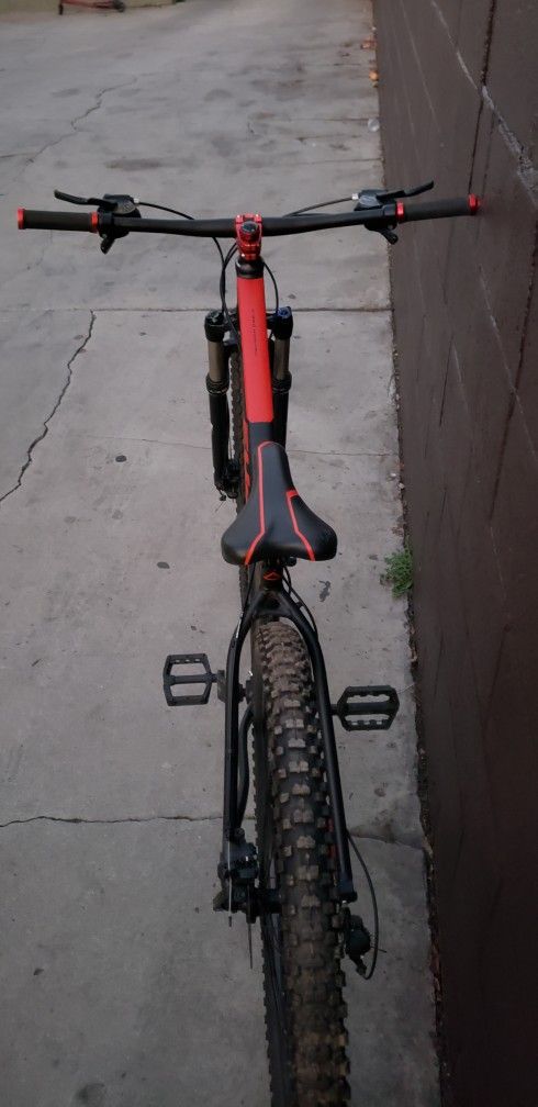 2018 Fuji Nevada 29 ,17 Inch Frame Mountain/XC Bike w