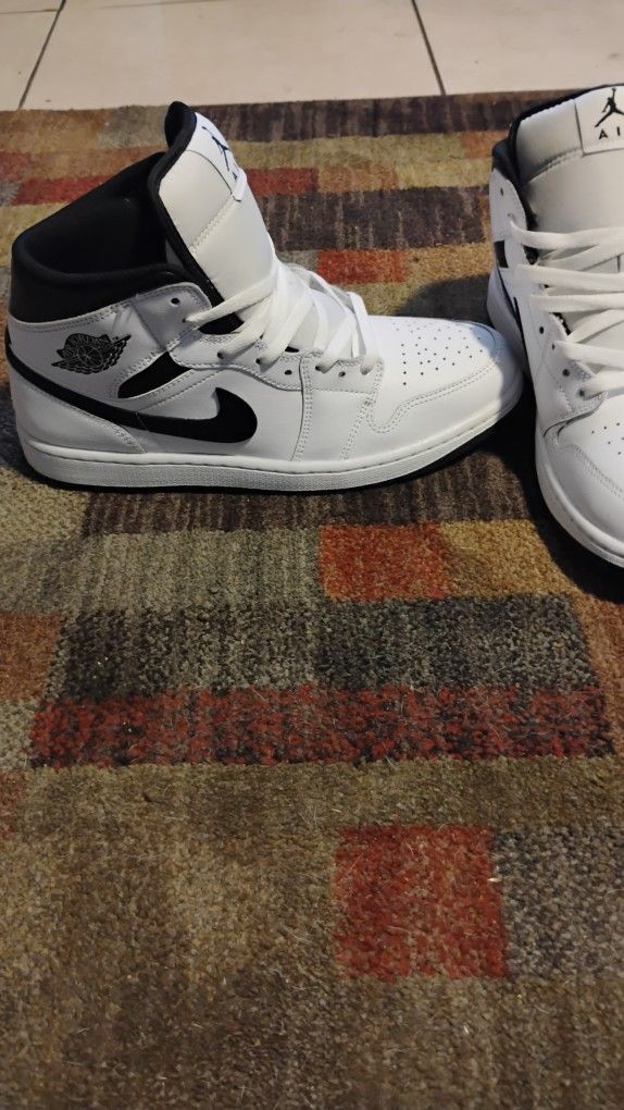 Jordan 1 Mid