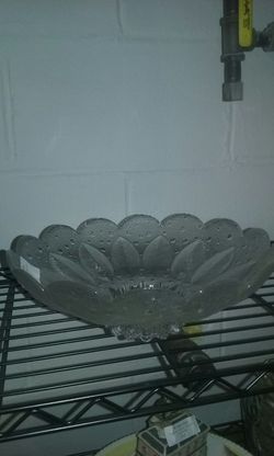 Glass serving bowl