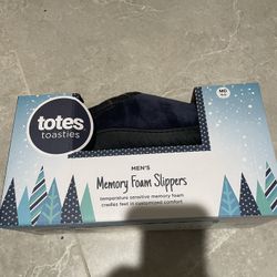 New Totes Mens Slippers. Medium (6-8)