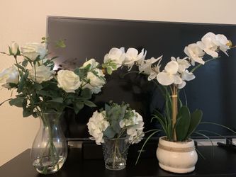 Flower vase with flowers