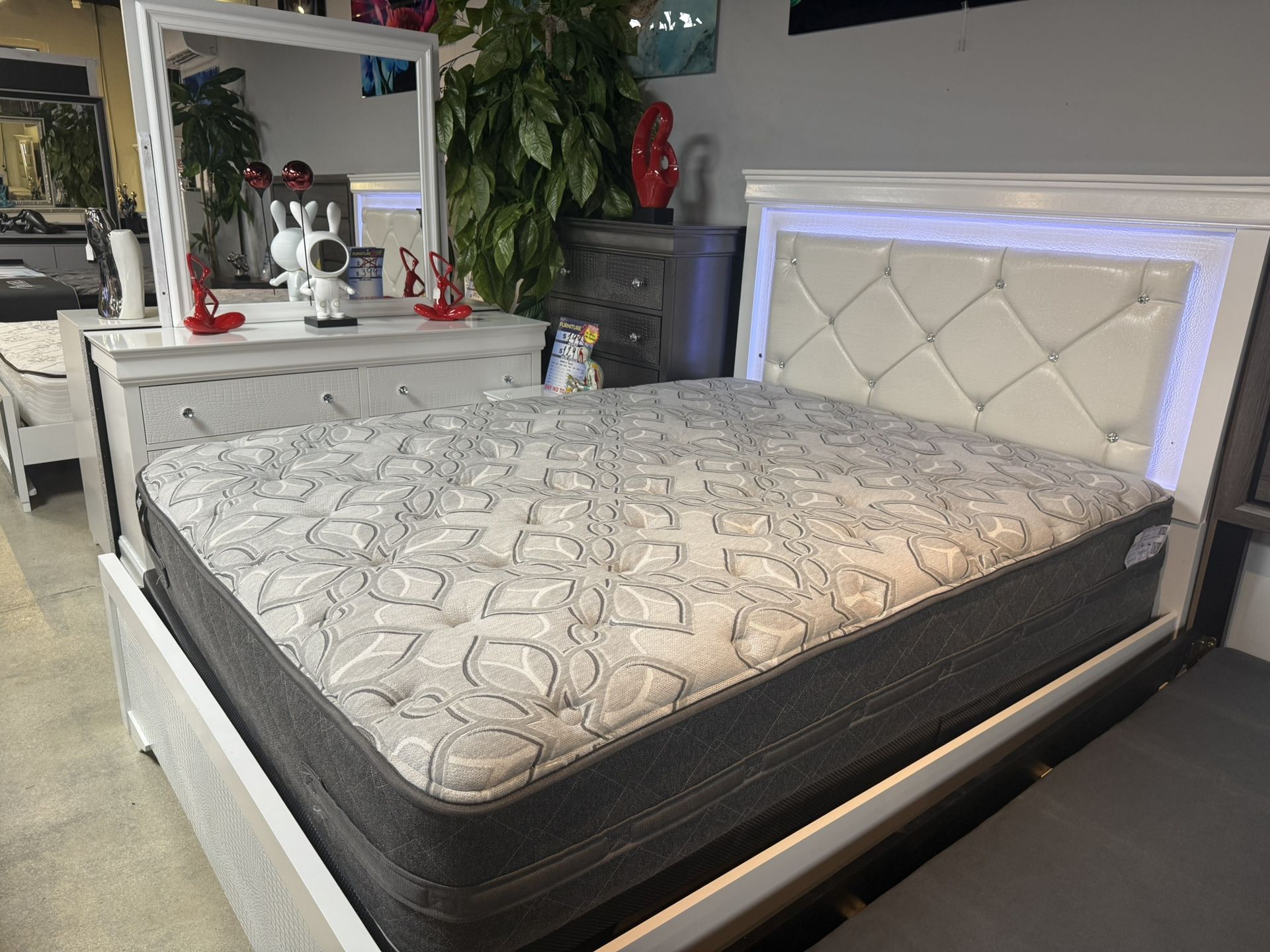 Beautiful 5 Pc White Bedroom Set With Led Light Huge 4th Of July Sale Only $699