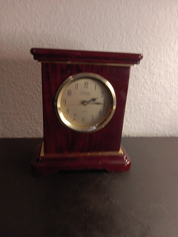 GORGEOUS Danbury 6" Burlwood Mahogany Finish Mantle or Desk Clock.