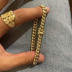 10k Gold cuban link,  8 inch, 10.7 gram bracelet 