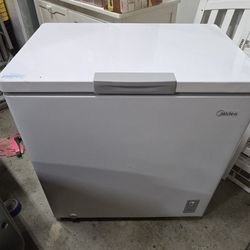 Midea 7.0 Cu Ft Chest Freezer