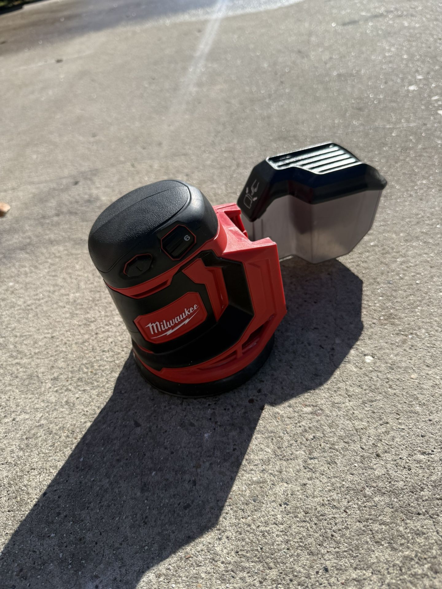 Milwuakee M18 5in Orbital Sander (tool Only)