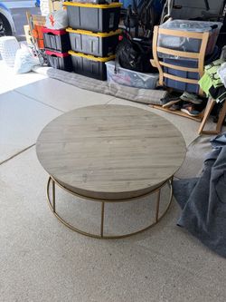 Round coffee Table 39”