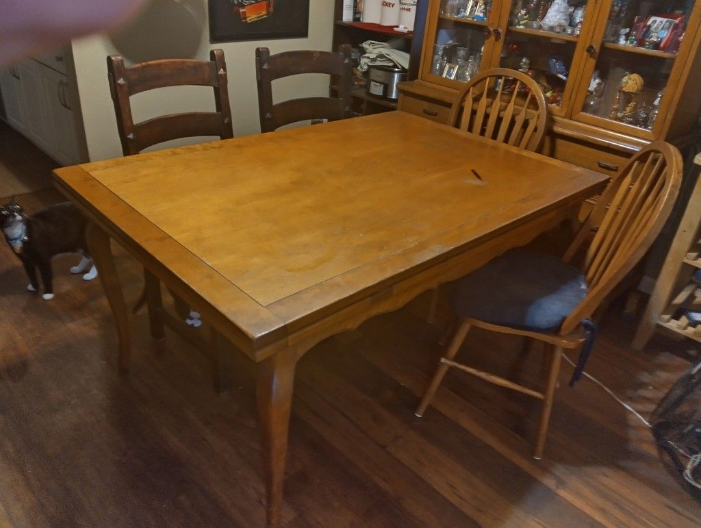 FREE OAK DINING ROOM TABLE, !!