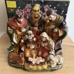 CHRISTMAS NATIVITY SCENE LIGHTS UP - CERAMIC