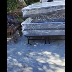Queen box spring 