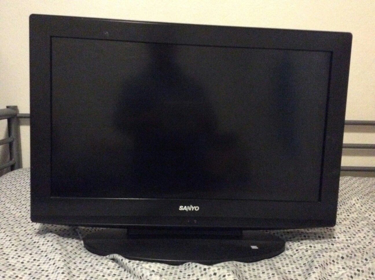 Sanyo flat screen TV and DVD player