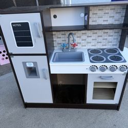 Play Kitchen 