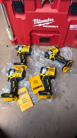Dewalt atomic 1/2 compact wrench (cat no. DCF921) (NEW)