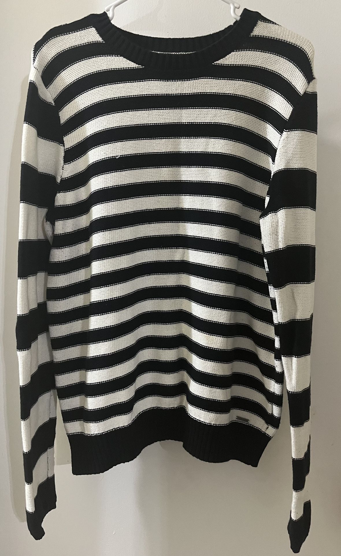 Woman’s Sweater “VOLCOM” Size  Large