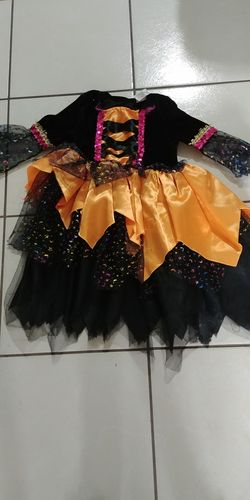 Halloween costume used size small.
