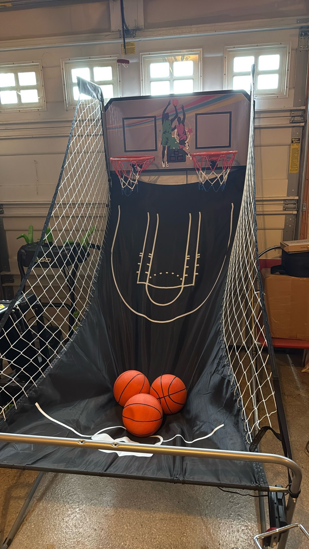Indoor and Outdoor Basketball Hoop With 3 Balls