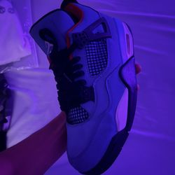 Travis Scott Jordan 4 