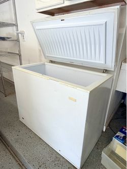 Frigidaire Chest Freezer – Works Great