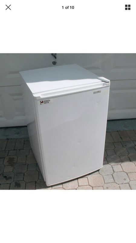 CHATTANOOGA COLPAC FREEZER UNIT 5 CUBIC FEET BY ABSOCOLD GREAT CONDITION