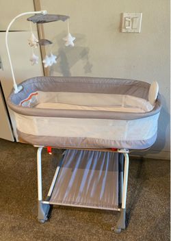 Simmons Kids Shooting Star Rocking Bassinet w/Air Flow Mesh
